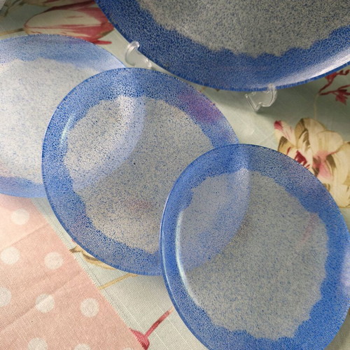 Pasta set like new, 3 small plates and 1 large sandblasted glass platter