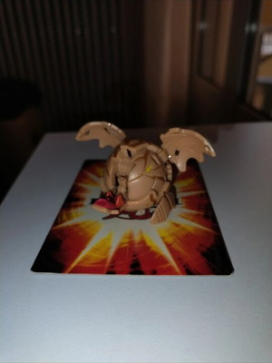 Bakugan Toys Subterra Tuskor σαν καινούργιο, με χαλαρωμένο πόδι