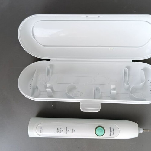Philips Sonicare HealthyWhite HX6730 electric toothbrush like new with charger and travel case
