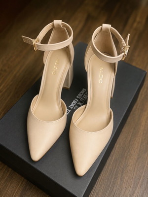 Aldo leather nude pumps with ankle strap size 35 like new