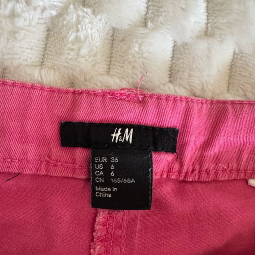 H&M fuchsia jeans like new, slim fit, size S