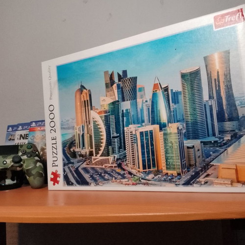 Puzzle Trefl 2000 pieces new with Doha Qatar picture