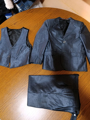 Boy's suit new 6-8 years with jacket, trousers and vest