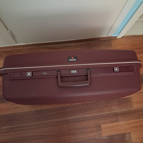 Vintage Delsey hardshell suitcase used, medium size, Delsey Club model