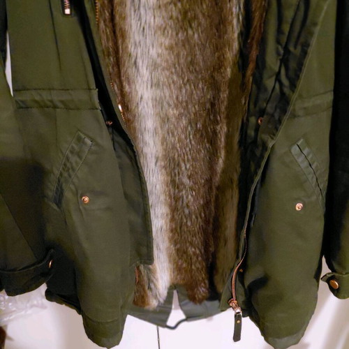 Only women's parka like new, khaki color, size M
