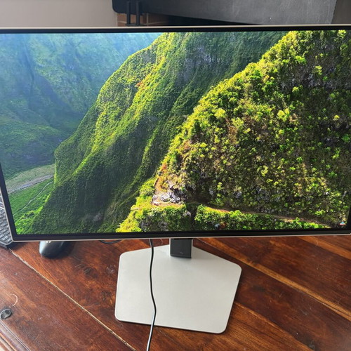 Samsung Odyssey OLED G6 G61SD 27” QHD 240Hz gaming monitor