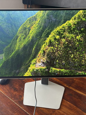 Samsung Odyssey OLED G6 G61SD 27” QHD 240Hz gaming monitor