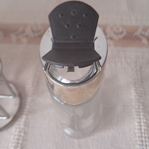 Spice rack with 6 glass jars like new