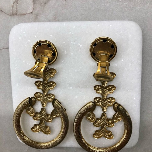 Vintage gold long clip-on earrings like new