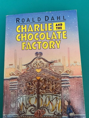 Charlie and the Chocolate Factory book like new, Greek