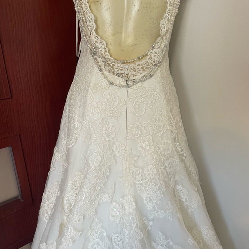 Demetrios wedding dress new, fits M/L, white