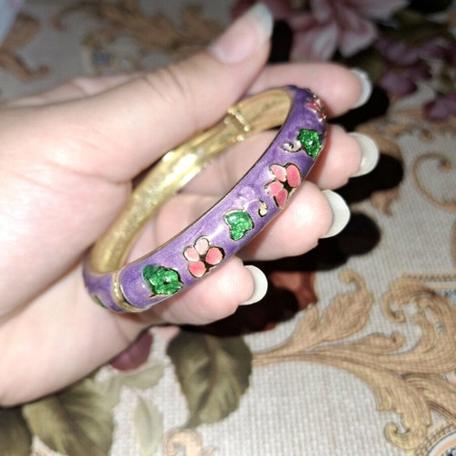 Purple bracelet like new with multicolor glitter