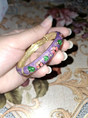 Purple bracelet like new with multicolor glitter