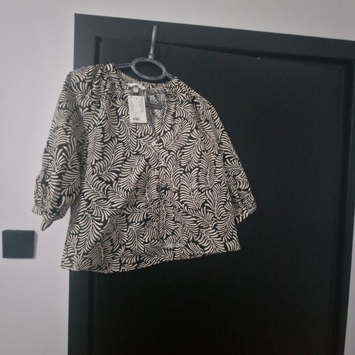 Blouse H&M new with black and white leaf pattern