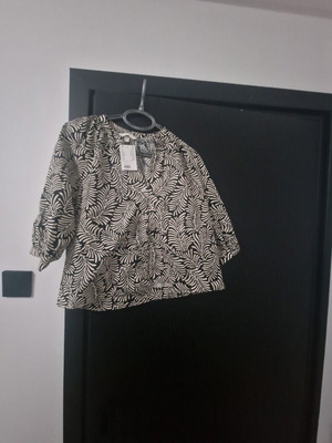 Μπλούζα H&M καινούργια με ασπρόμαυρο φύλλωμα