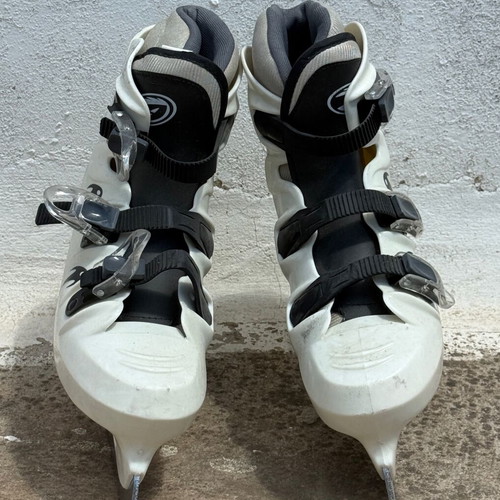 SMJ Sports ice skates 40No like new