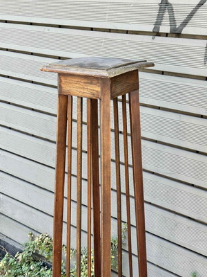 Дървена антикварна стойка за растения елегантна, употребявана, винтидж дизайн