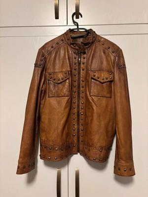 Lapel women's leather jacket with studs, like new, brown, size L