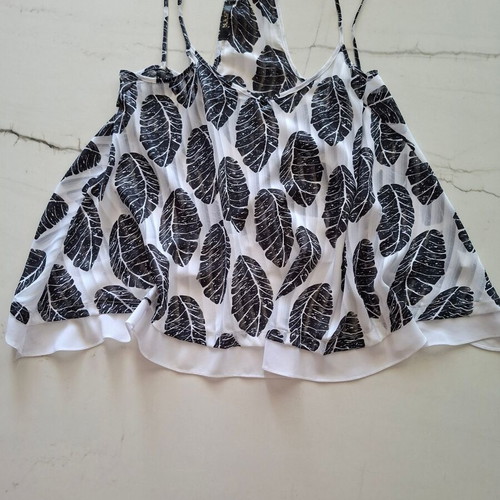Top with leaf print one size like new, black and white