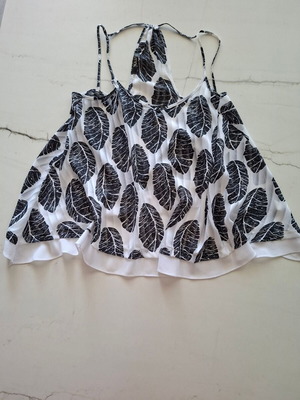 Top with leaf print one size like new, black and white