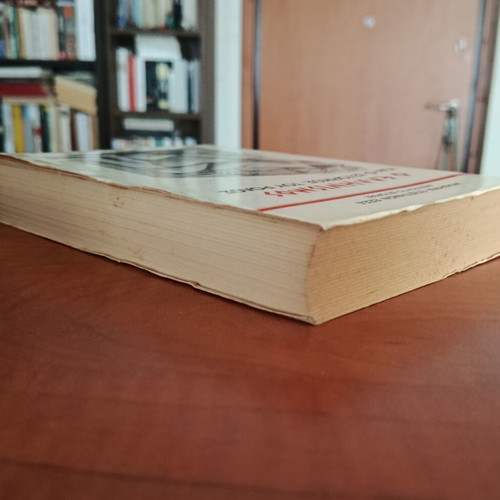O Ellinismos kai o Istorikos tou Rolos book