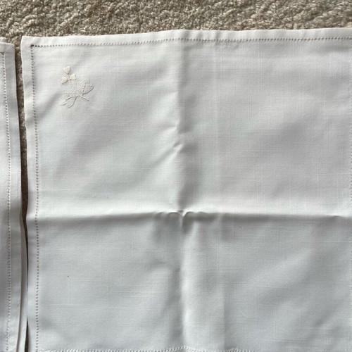 Handmade embroidered napkins set of 7 like new, for formal table