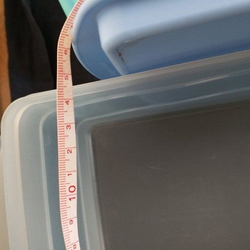 Large Tupperware containers like new, set of 2 for vegetables and cake