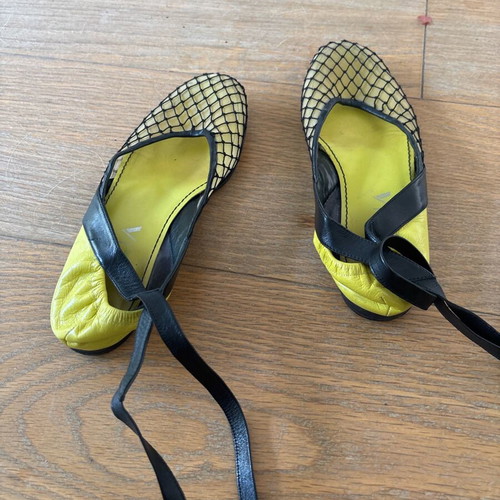 Vintage Krizia ballet wrap flats used, size 36.5, black and yellow