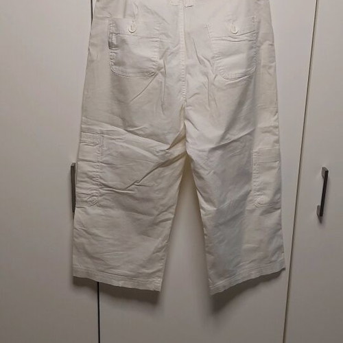 Columbia women's white bermuda shorts used, size S-M 36-38 with six pockets