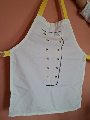 Children's cooking aprons like new, set of 2