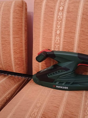 Parkside 12 V hedge trimmer like new with charging cable