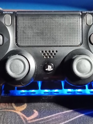 Dualshock 4 v2 controller used for PlayStation 4