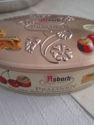 Μεταλλικό κουτί Asbach Uralt Pralinen σαν καινούργιο, συλλεκτικό οβάλ