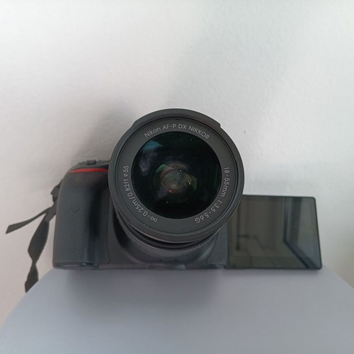 Nikon D5300 DSLR like new with 18-55mm lens