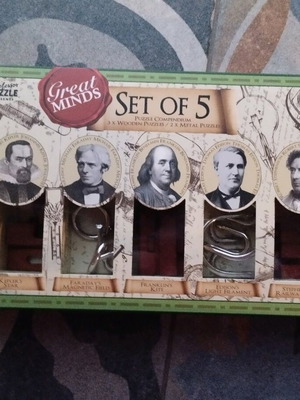 Great Minds set of 5 puzzles like new