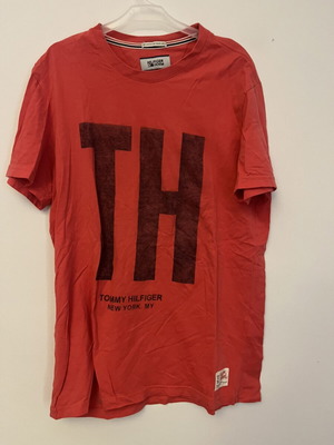 T-shirt Tommy Hilfiger μεταχειρισμένο, μέγεθος L, κόκκινο και ροζ