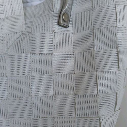 White hand bag like new with woven PVC design