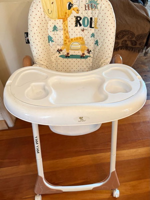 Lorelli high chair like new with removable tray and wheels