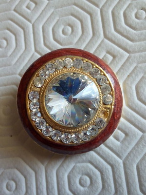 Impressive brooch with rhinestones like new, brown and gold