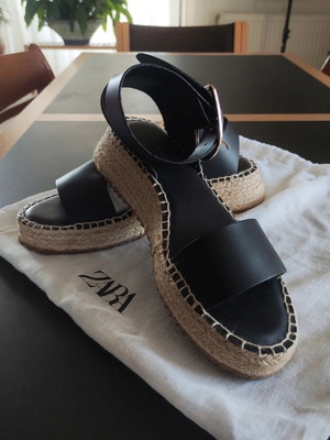 Πέδιλα εσπαντρίγιες Zara 38 σαν καινούργιο, μαύρα με δέσιμο αστραγάλου