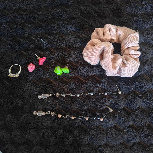 Jewelry set like new, assorted pieces