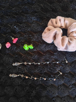 Jewelry set like new, assorted pieces