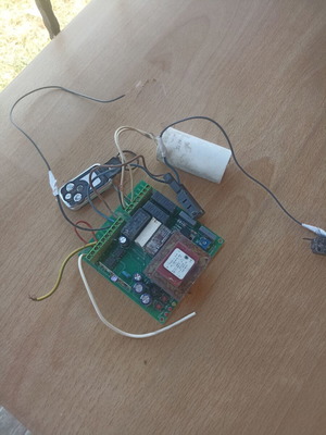 GR Sistemi Automatici GREW 220N garage door motor control board and accessories