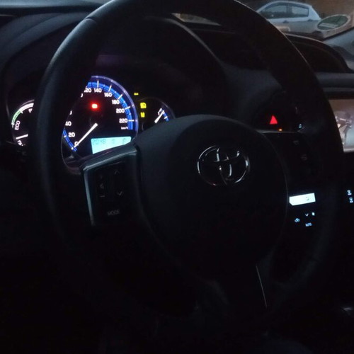 Toyota Yaris Hybrid 1.5 Automatic like new, red, 2016