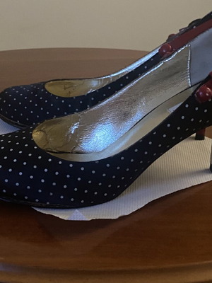 Γόβες Steve Madden πουά με κόκκινο λουράκι και τακούνι σαν καινούργιο, νούμερο 41