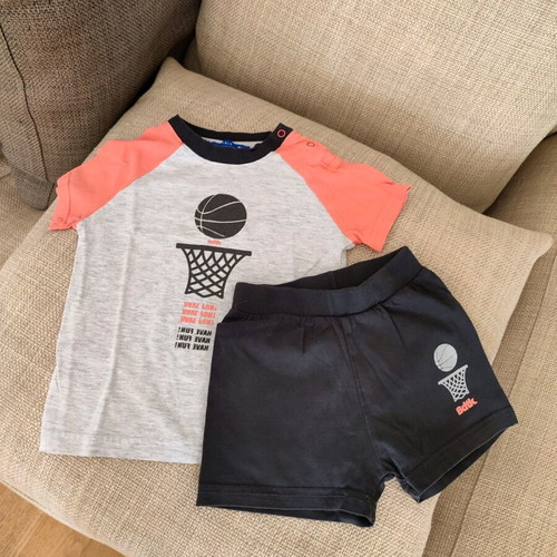 Body talk set for 12-month-old boy, lightly used short sleeve shirt and shorts