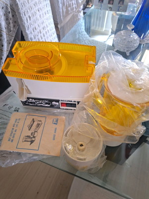 Juicer blender new with box and manual