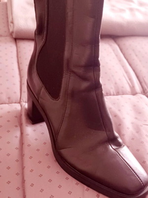 Μποτάκια Chelsea Bershka μεταχειρισμένα, μαύρα, μέγεθος 38