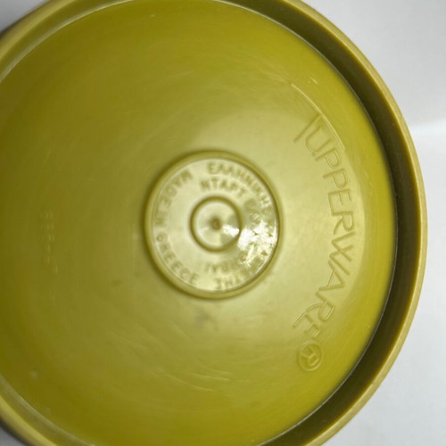 Tupperware food container with lid 650ml used