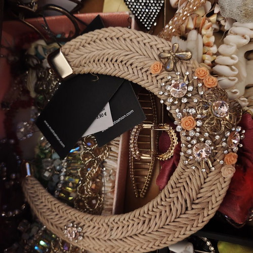 Beige gold straw-style woven necklace with rhinestones
